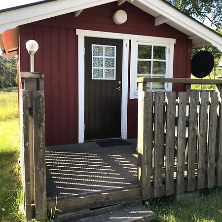 Bjoersjoeas Vildmark - Small Camping Cabin Close To Nature Olofstorp Exterior photo